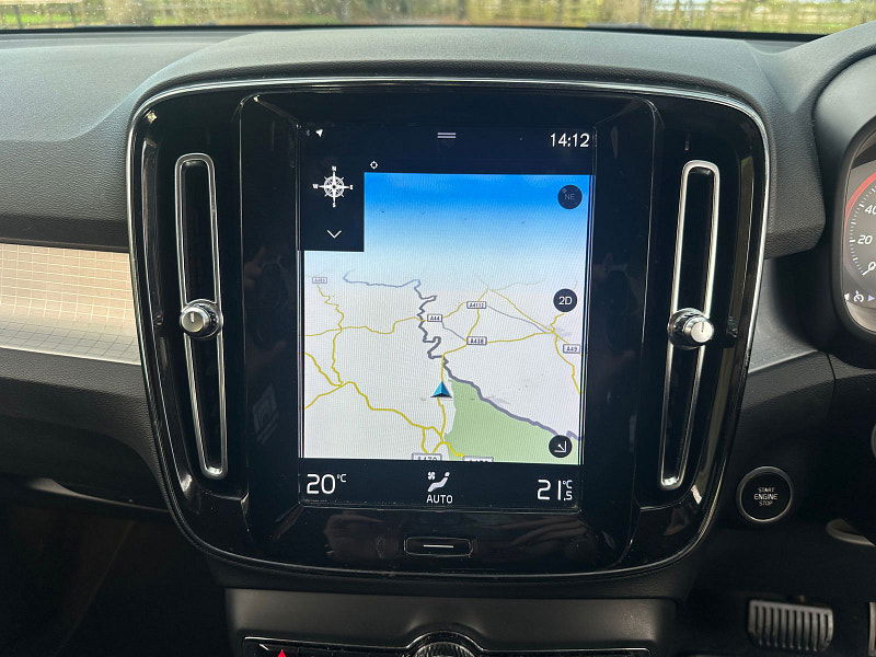 Volvo XC40 2.0 T4 Momentum SUV 5dr Petrol Auto AWD Euro 6 (s/s) (190 ps) 5dr Automatic 2025