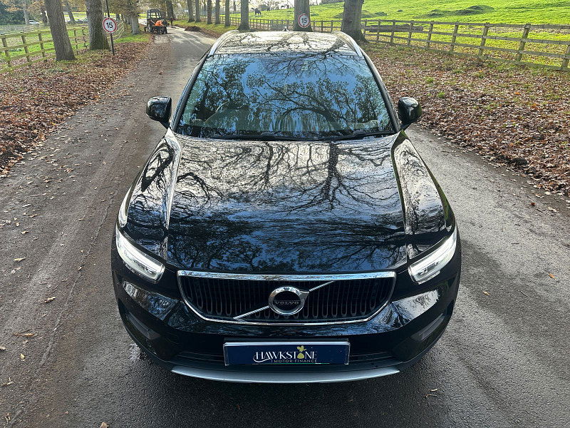 Volvo XC40 2.0 T4 Momentum SUV 5dr Petrol Auto AWD Euro 6 (s/s) (190 ps) 5dr Automatic 2025