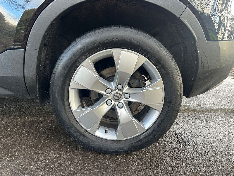 Volvo XC40 2.0 T4 Momentum SUV 5dr Petrol Auto AWD Euro 6 (s/s) (190 ps) 5dr Automatic 2025