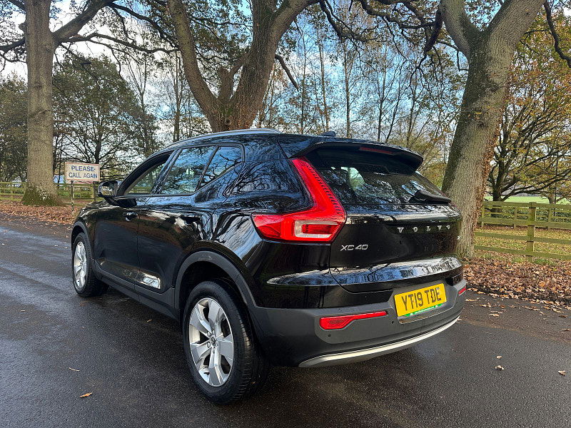 Volvo XC40 2.0 T4 Momentum SUV 5dr Petrol Auto AWD Euro 6 (s/s) (190 ps) 5dr Automatic 2025