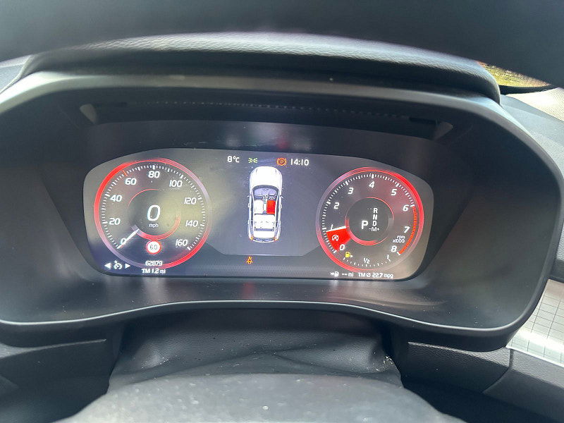 Volvo XC40 2.0 T4 Momentum SUV 5dr Petrol Auto AWD Euro 6 (s/s) (190 ps) 5dr Automatic 2025