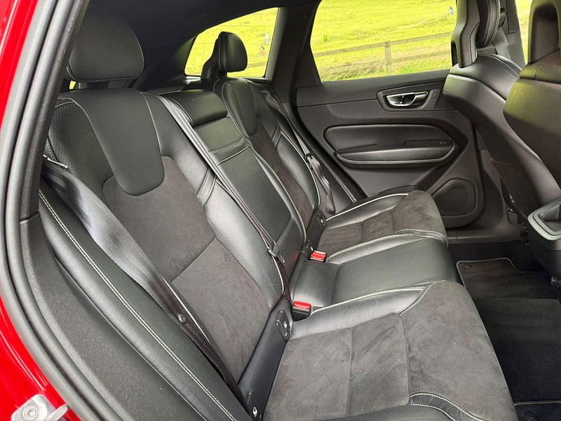 Volvo XC60 2.0 XC60 R-Design D5 PowerPulse AWD Auto 4WD 5dr 5dr Automatic 2025