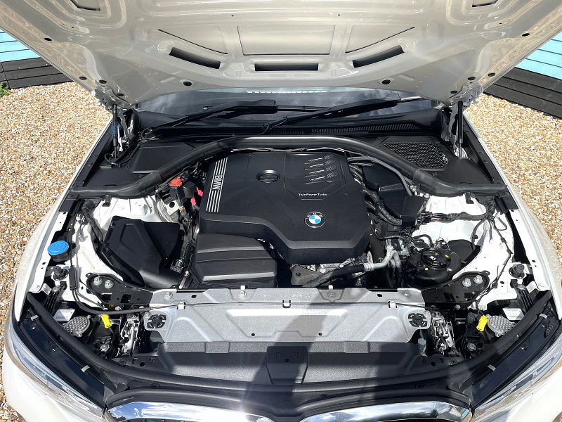 BMW 3 Series 2.0 320i M Sport Saloon 4dr Petrol Auto Euro 6 (s/s) (184 ps) 4dr Automatic 2025