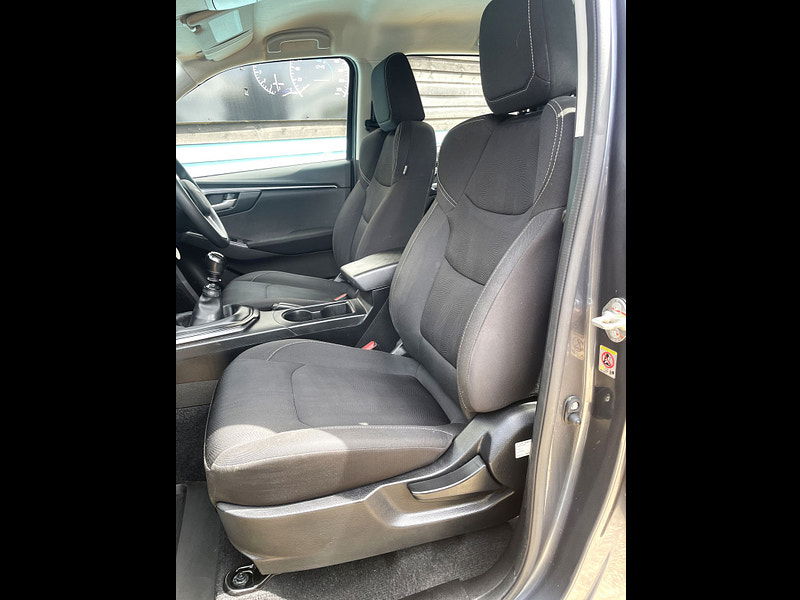 Isuzu D-Max 1.9 TD DL20 Pickup Double Cab 4dr Diesel Manual 4WD Euro 6 (s/s) (164 ps) 4dr Manual 2025