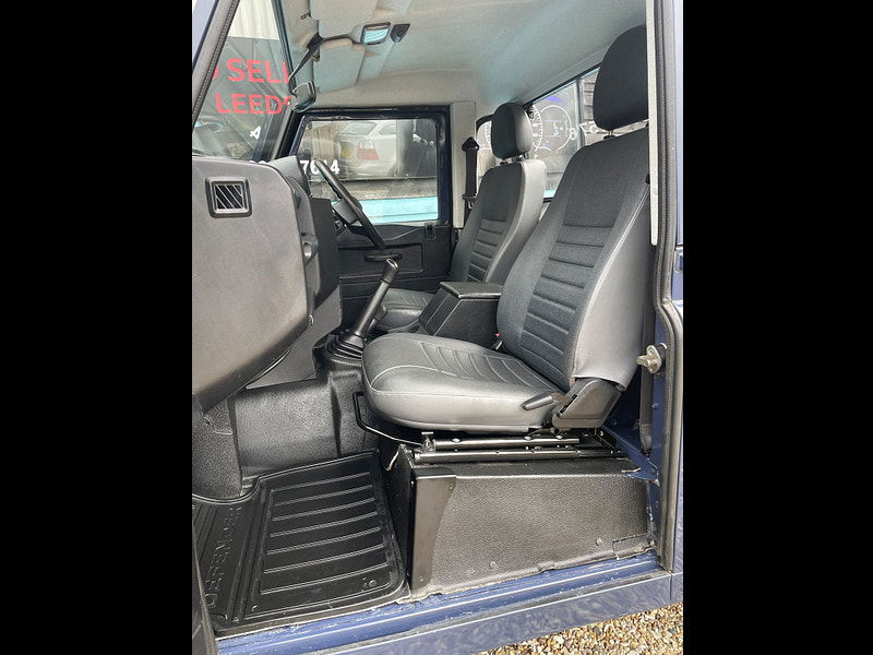 Land Rover DEFENDER 110 2.2 TDCi HIGH CAPACITY PICK UP 2dr Diesel Manual 4WD MWB Euro 5 (122 ps) 2dr Manual 2025