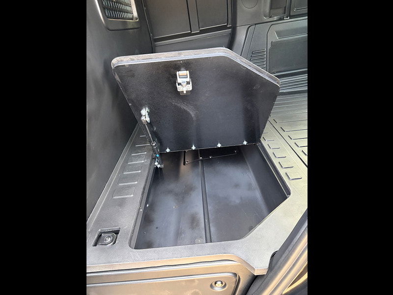 Land Rover DEFENDER 110 3.0 D250 MHEV SE Hard Top SUV 5dr Diesel Auto 4WD MWB Euro 6 (s/s) (250 ps) 5dr Automatic 2026