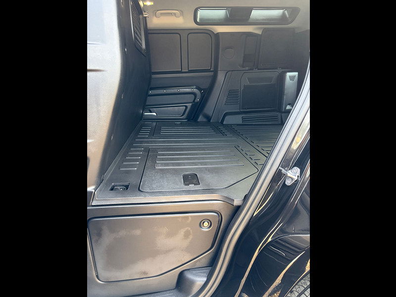 Land Rover DEFENDER 110 3.0 D250 MHEV SE Hard Top SUV 5dr Diesel Auto 4WD MWB Euro 6 (s/s) (250 ps) 5dr Automatic 2026