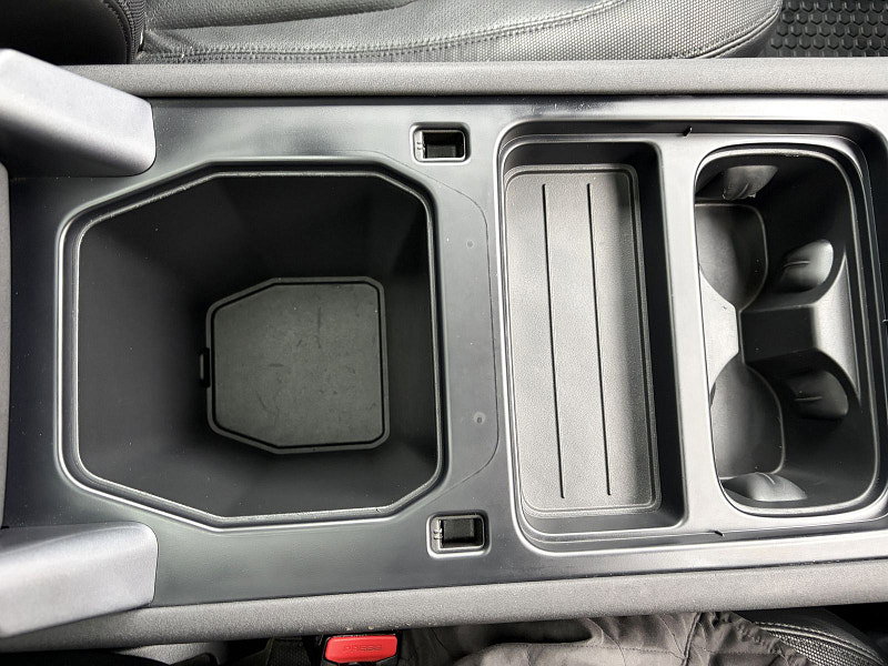 Land Rover DEFENDER 110 3.0 D300 MHEV X-Dynamic SE SUV 5dr Diesel Auto 4WD Euro 6 (s/s) (300 ps) 5dr Automatic 2026