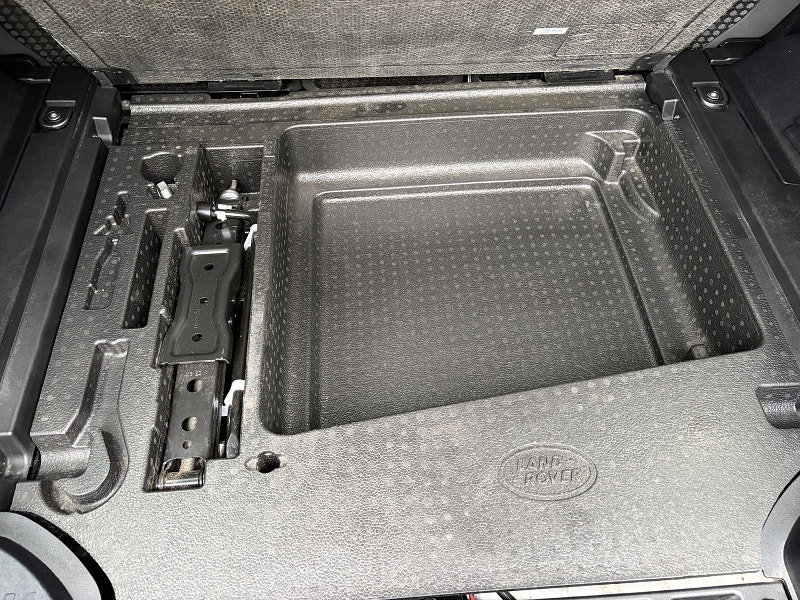 Land Rover DEFENDER 110 3.0 D300 MHEV X-Dynamic SE SUV 5dr Diesel Auto 4WD Euro 6 (s/s) (300 ps) 5dr Automatic 2026