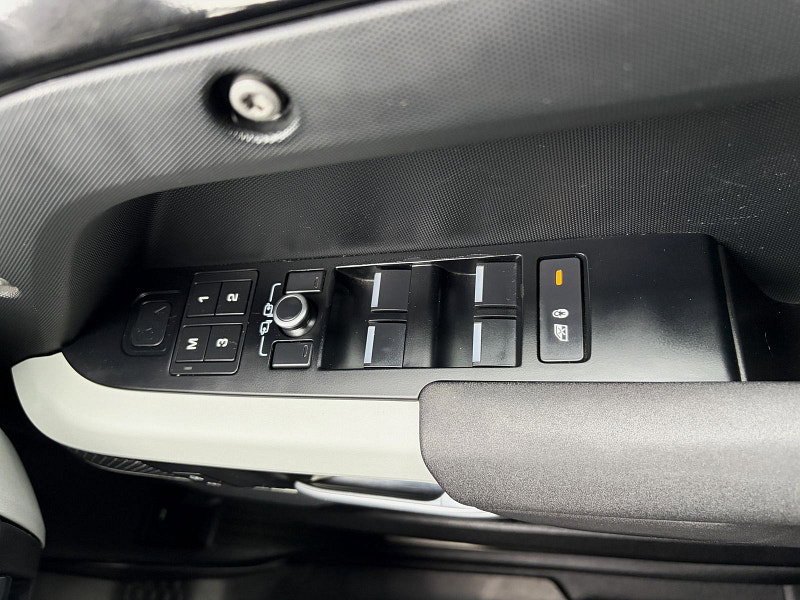 Land Rover DEFENDER 110 3.0 D300 MHEV X-Dynamic SE SUV 5dr Diesel Auto 4WD Euro 6 (s/s) (300 ps) 5dr Automatic 2026