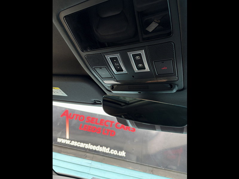 Land Rover DEFENDER 110 3.0 D300 MHEV X-Dynamic SE SUV 5dr Diesel Auto 4WD Euro 6 (s/s) (300 ps) 5dr Automatic 2026