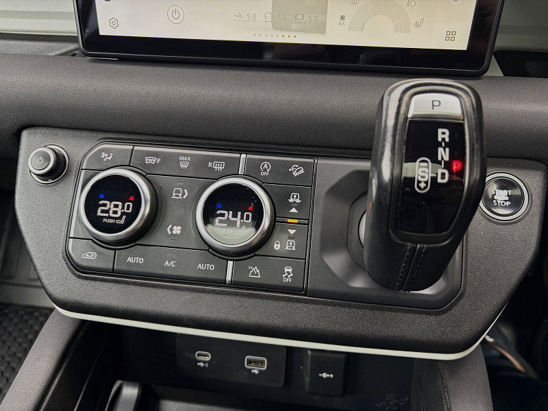 Land Rover DEFENDER 110 3.0 D300 MHEV X-Dynamic SE SUV 5dr Diesel Auto 4WD Euro 6 (s/s) (300 ps) 5dr Automatic 2026