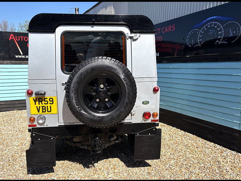 Land Rover Defender 90 2.4 TDCi Hard Top SUV 3dr Diesel Manual 4WD SWB Euro 4 (122 bhp) 3dr Manual 2026
