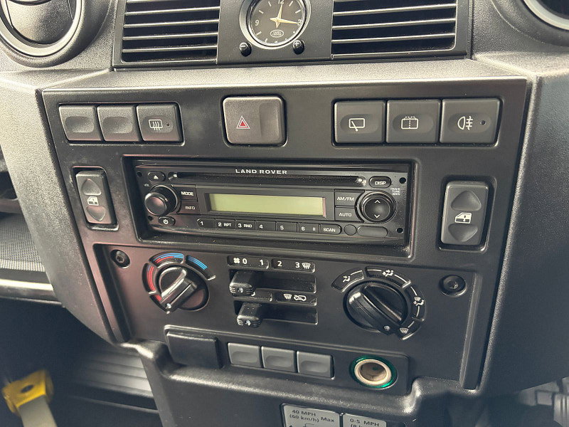 Land Rover Defender 90 2.4 TDCi Hard Top SUV 3dr Diesel Manual 4WD SWB Euro 4 (122 bhp) 3dr Manual 2026