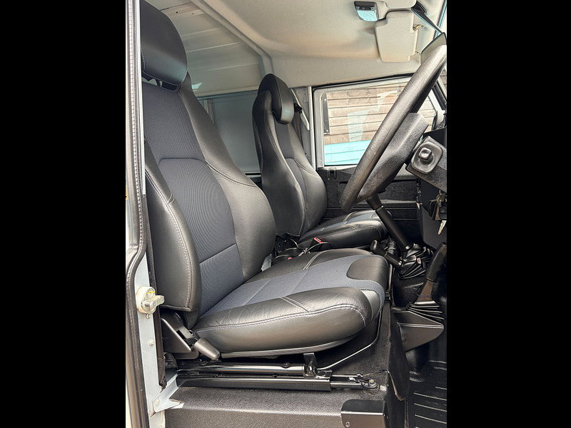 Land Rover Defender 90 2.4 TDCi Hard Top SUV 3dr Diesel Manual 4WD SWB Euro 4 (122 bhp) 3dr Manual 2026