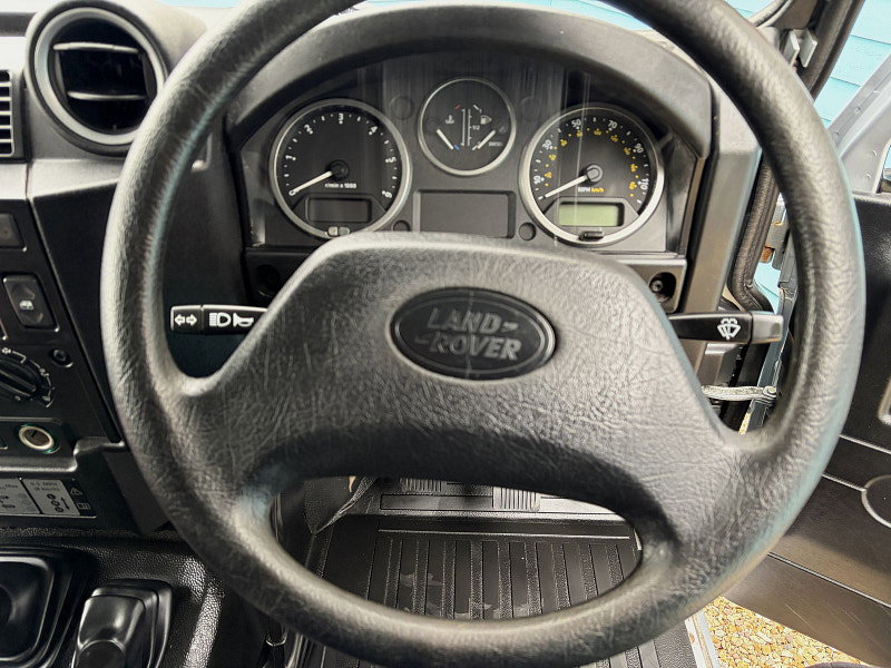 Land Rover Defender 90 2.4 TDCi Hard Top SUV 3dr Diesel Manual 4WD SWB Euro 4 (122 bhp) 3dr Manual 2026