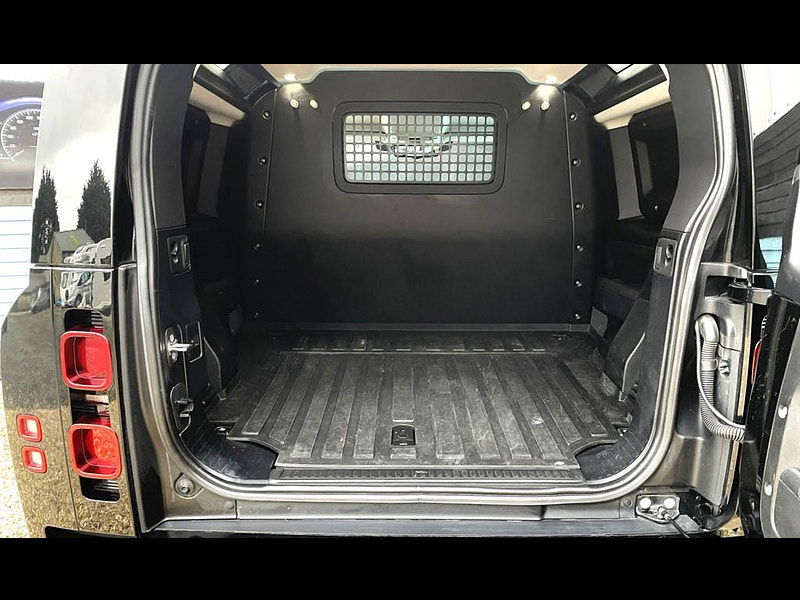 Land Rover Defender 90 3.0 D200 MHEV Hard Top SUV Auto 4WD SWB Euro 6 (s/s) 3dr 3dr Automatic 2025