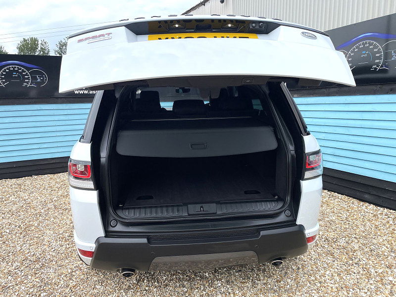 Land Rover Range Rover Sport 3.0 SD V6 Autobiography Dynamic SUV 5dr Diesel Auto 4WD Euro 6 (s/s) (306 ps) 5dr Automatic 2025