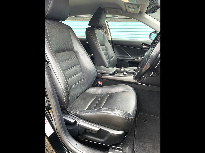 Lexus IS 2.5 300h Executive Edition Saloon 4dr Petrol Hybrid E-CVT Euro 6 (s/s) (223 ps) 4dr Automatic 2025