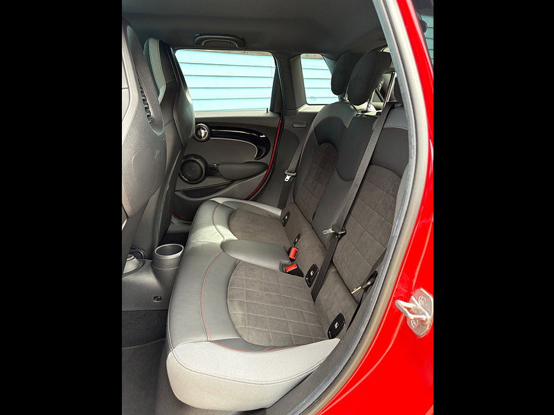 MINI Hatch 1.5 Cooper Sport Hatchback 5dr Petrol Steptronic Euro 6 (s/s) (136 ps) 5dr Automatic 2026