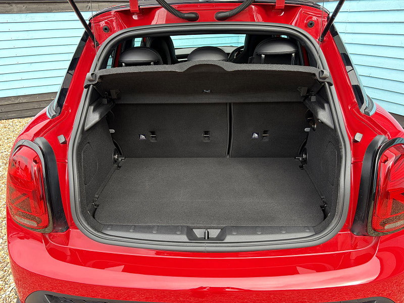 MINI Hatch 1.5 Cooper Sport Hatchback 5dr Petrol Steptronic Euro 6 (s/s) (136 ps) 5dr Automatic 2026