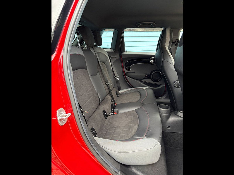 MINI Hatch 1.5 Cooper Sport Hatchback 5dr Petrol Steptronic Euro 6 (s/s) (136 ps) 5dr Automatic 2026