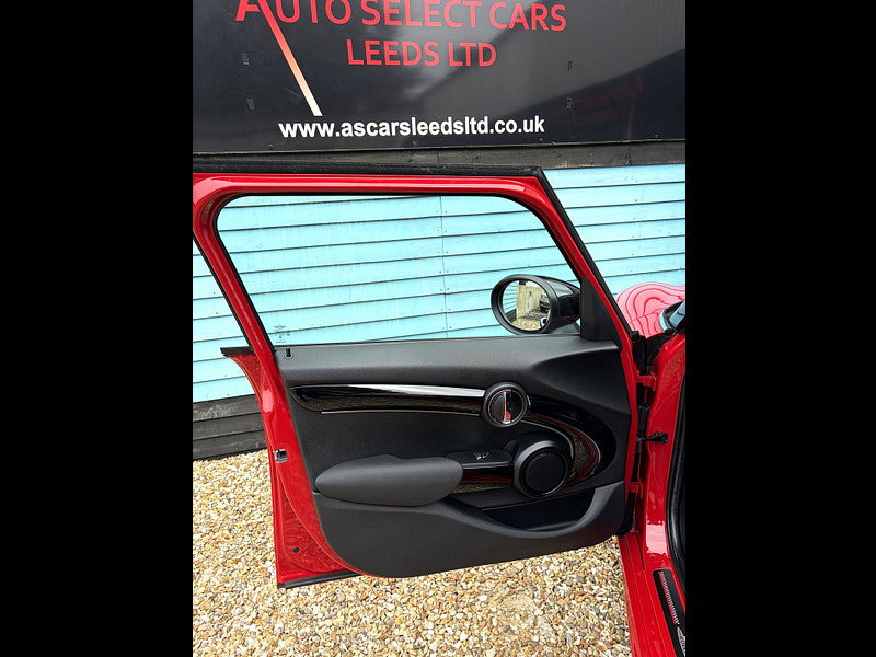 MINI Hatch 1.5 Cooper Sport Hatchback 5dr Petrol Steptronic Euro 6 (s/s) (136 ps) 5dr Automatic 2026