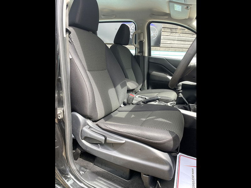 Nissan Navara 2.3 dCi Acenta Pickup Double Cab 4dr Diesel Manual 4WD Euro 6 (s/s) (163 ps) 4dr Manual 2025
