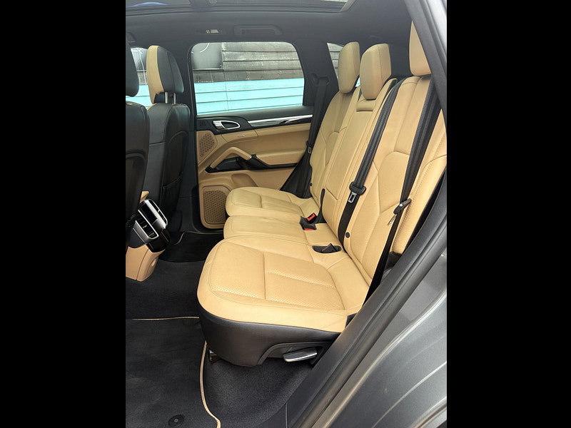 Porsche Cayenne 3.0 TD V6 Platinum Edition SUV 5dr Diesel TiptronicS 4WD Euro 5 (s/s) (245 ps) 5dr Automatic 2026