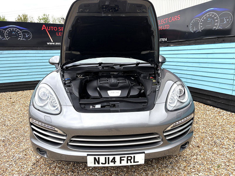 Porsche Cayenne 3.0 TD V6 Platinum Edition SUV 5dr Diesel TiptronicS 4WD Euro 5 (s/s) (245 ps) 5dr Automatic 2026