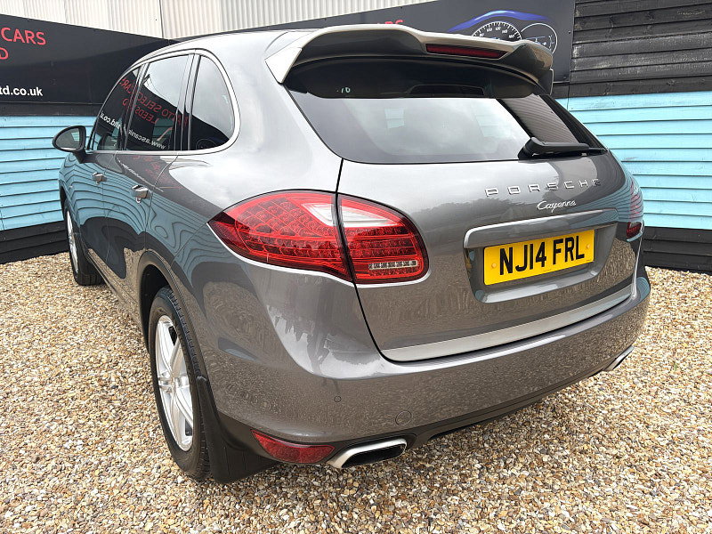 Porsche Cayenne 3.0 TD V6 Platinum Edition SUV 5dr Diesel TiptronicS 4WD Euro 5 (s/s) (245 ps) 5dr Automatic 2026