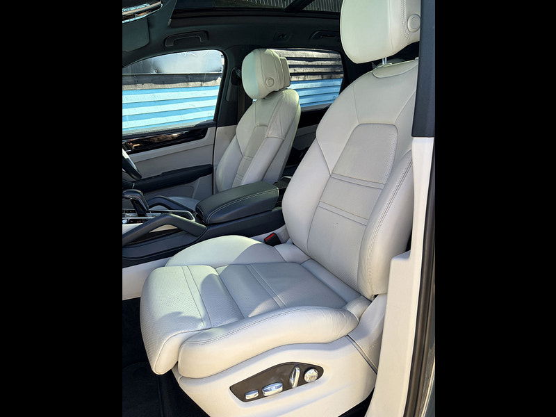 Porsche Cayenne 3.0T V6 SUV 5dr Petrol TiptronicS 4WD Euro 6 (s/s) (340 ps) 5dr Automatic 2026