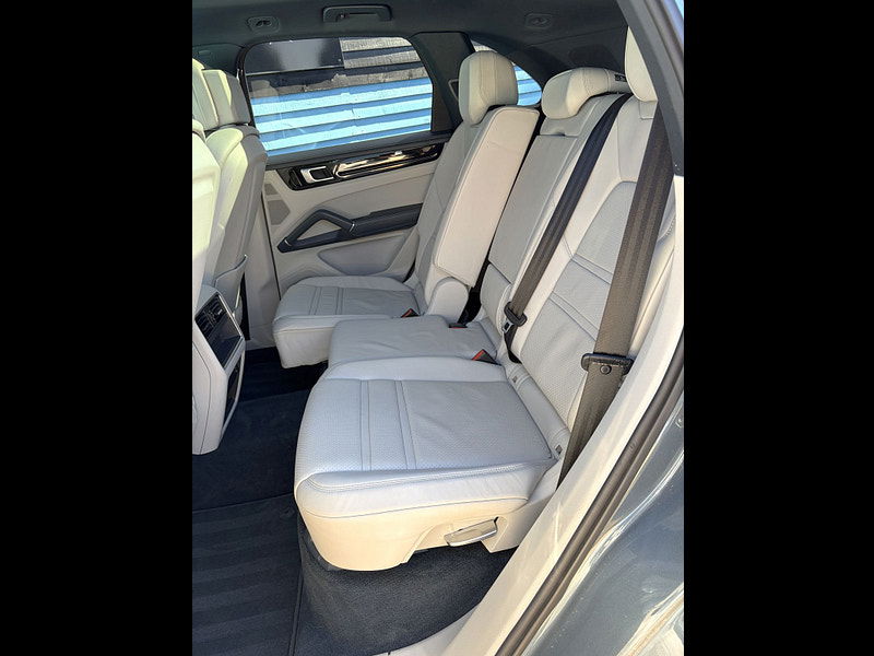 Porsche Cayenne 3.0T V6 SUV 5dr Petrol TiptronicS 4WD Euro 6 (s/s) (340 ps) 5dr Automatic 2026