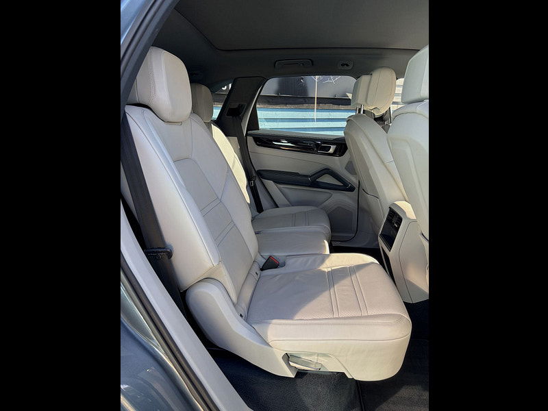 Porsche Cayenne 3.0T V6 SUV 5dr Petrol TiptronicS 4WD Euro 6 (s/s) (340 ps) 5dr Automatic 2026