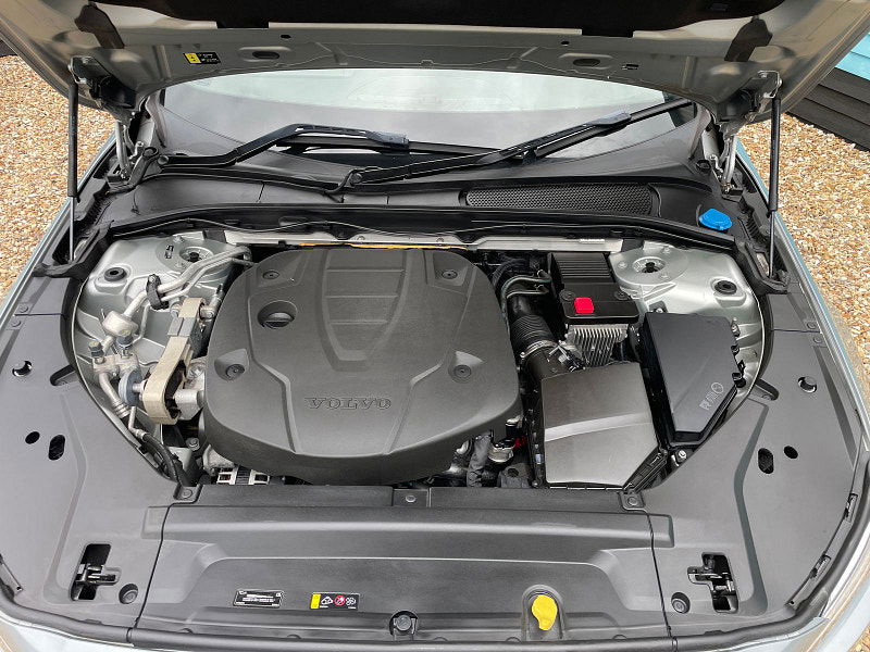 Volvo S90 2.0 D4 R-Design Saloon 4dr Diesel Auto Euro 6 (s/s) (190 ps) 4dr Automatic 2025