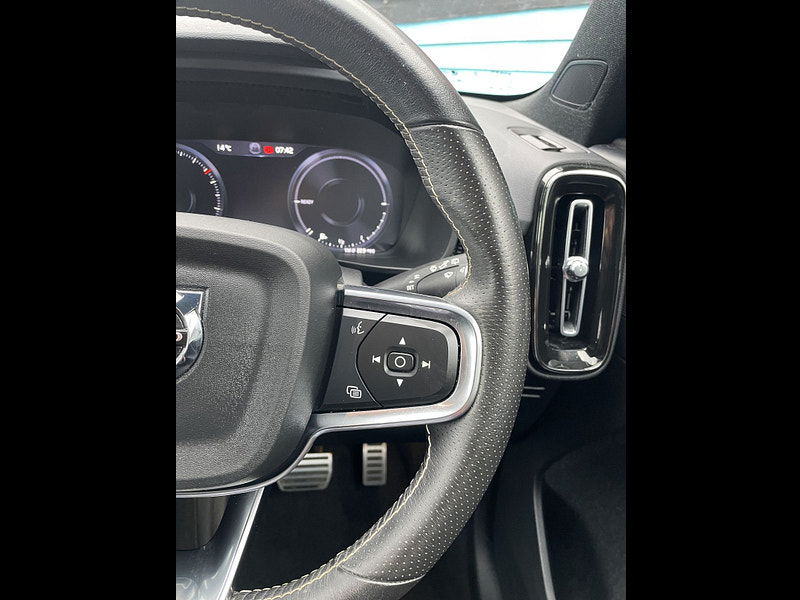 Volvo XC40 1.5h T5 Twin Engine Recharge 10.7kWh R-Design Pro SUV 5dr Petrol Plug-in Hybrid Auto Euro 6 (s/s) (262 ps) 5dr Automatic 2025