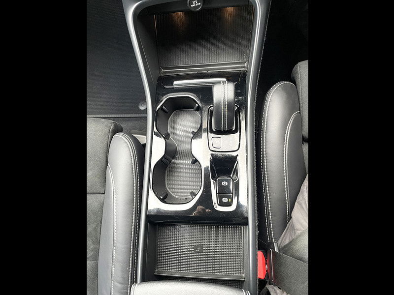 Volvo XC40 1.5h T5 Twin Engine Recharge 10.7kWh R-Design Pro SUV 5dr Petrol Plug-in Hybrid Auto Euro 6 (s/s) (262 ps) 5dr Automatic 2025