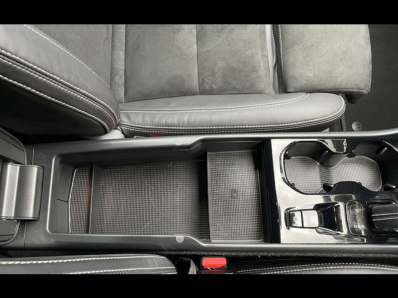 Volvo XC40 1.5h T5 Twin Engine Recharge 10.7kWh R-Design Pro SUV 5dr Petrol Plug-in Hybrid Auto Euro 6 (s/s) (262 ps) 5dr Automatic 2025