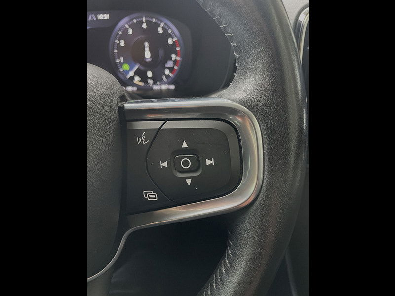 Volvo XC40 2.0 B4 MHEV Inscription Pro SUV 5dr Petrol Hybrid Auto Euro 6 (s/s) (197 ps) 5dr Automatic 2025