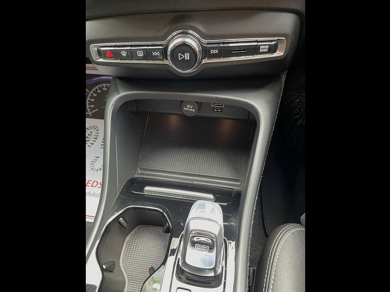 Volvo XC40 2.0 B4 MHEV Inscription Pro SUV 5dr Petrol Hybrid Auto Euro 6 (s/s) (197 ps) 5dr Automatic 2025