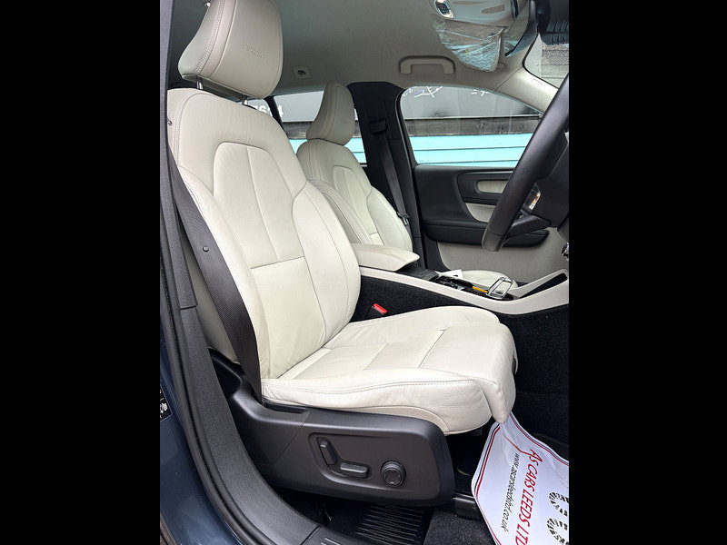 Volvo XC40 2.0 T4 Inscription Pro SUV 5dr Petrol Auto AWD Euro 6 (s/s) (190 ps) 5dr Automatic 2026