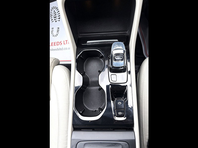 Volvo XC40 2.0 T4 Inscription Pro SUV 5dr Petrol Auto AWD Euro 6 (s/s) (190 ps) 5dr Automatic 2026