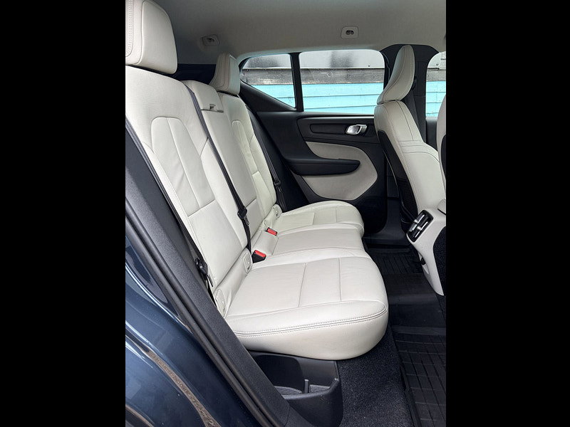 Volvo XC40 2.0 T4 Inscription Pro SUV 5dr Petrol Auto AWD Euro 6 (s/s) (190 ps) 5dr Automatic 2026