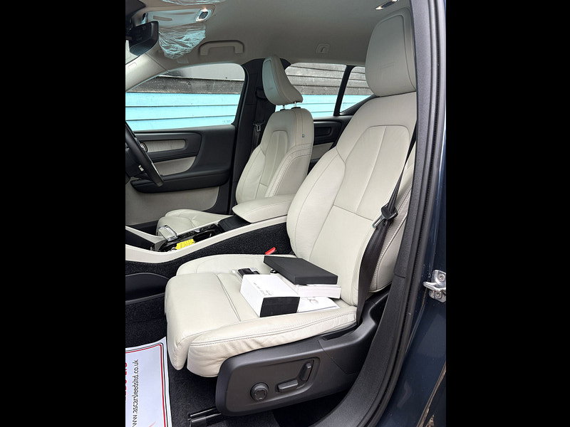 Volvo XC40 2.0 T4 Inscription Pro SUV 5dr Petrol Auto AWD Euro 6 (s/s) (190 ps) 5dr Automatic 2026