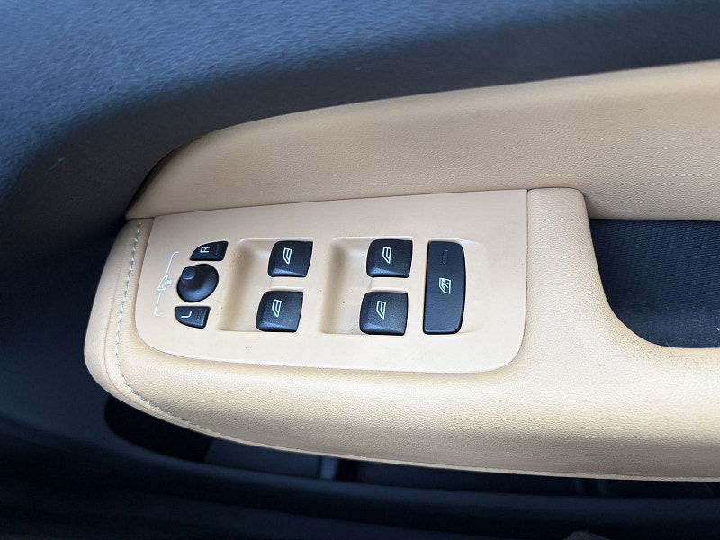 Volvo XC60 2.0 D4 Inscription Pro SUV 5dr Diesel Manual AWD Euro 6 (s/s) (190 ps) 5dr Manual 2026