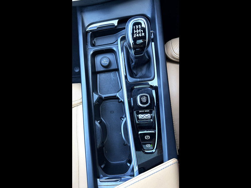 Volvo XC60 2.0 D4 Inscription Pro SUV 5dr Diesel Manual AWD Euro 6 (s/s) (190 ps) 5dr Manual 2026