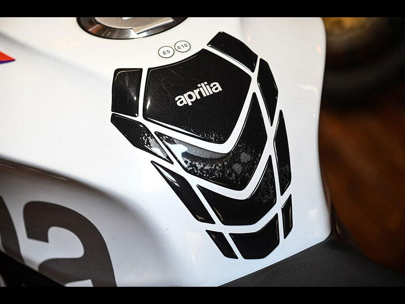 Aprilia Tuono 1100 V4 *Akrapovic End Can - Finance Available* 0dr Manual 2026