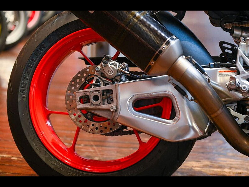 Aprilia Tuono 1100 V4 *Akrapovic End Can - Finance Available* 0dr Manual 2026