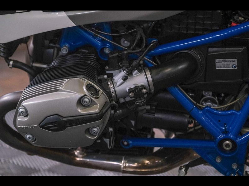 BMW Hp2 megamoto *Rare Megamoto* 0dr Manual 2025