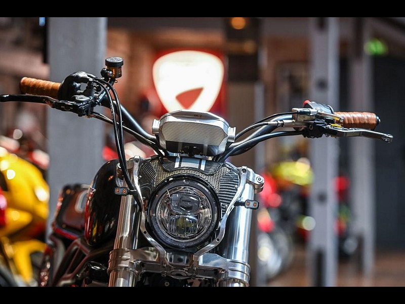 Ccm FT6 Flat Tracker Bespoke Specification Example 0dr Manual 2025